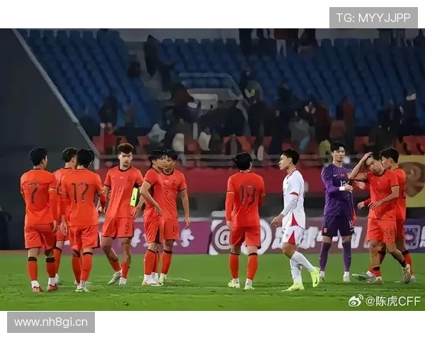 国足备战越南鲍世蒙贺一然单练 国足备战越南鲍世蒙贺一然单练